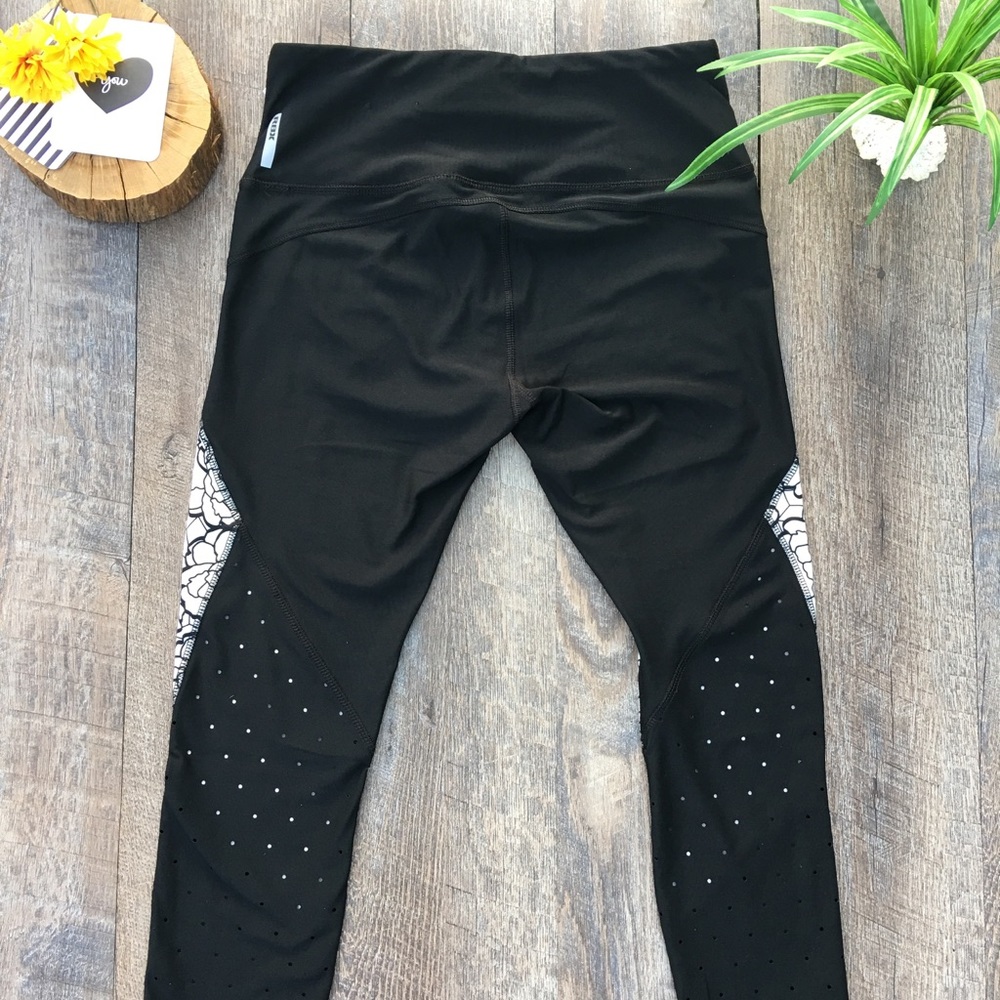 RBX STUDIO SKETCHY FLORAL YOGA CAPRI - Picture 5 of 8